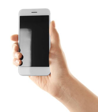 Smartphone beyaz arka plan üzerinde tutan genç kadın