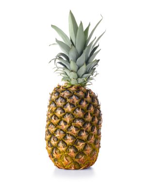 Beyaz arkaplanda taze ananas