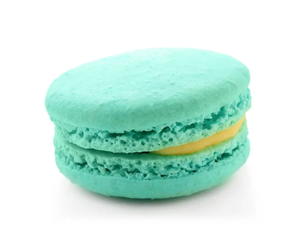 Köstliche blaue Macaron auf weißem Hintergrund — Stockfoto