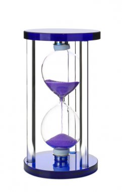 Beyaz arka planda kum saati. Zaman yönetimi kavramı