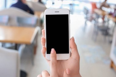 Cep telefonu evde gıda teslim online sipariş kadınla