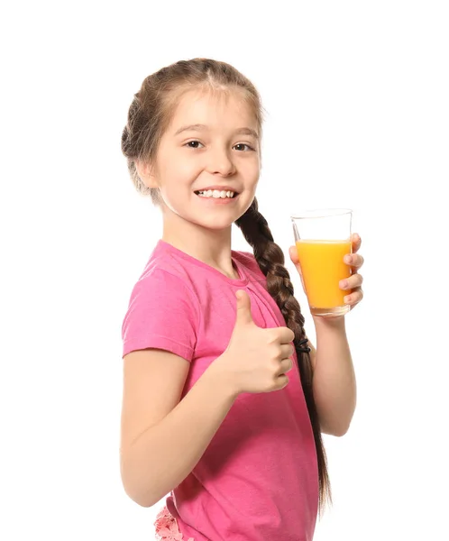 Lustiges kleines Mädchen mit Zitrussaft auf weißem Hintergrund — Stockfoto