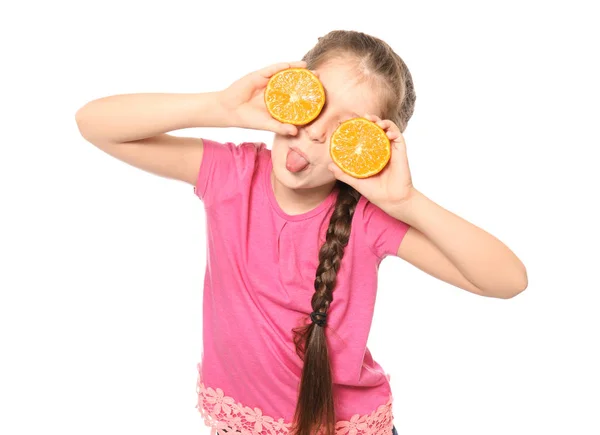 Vicces kis lány, citrusfélék, fehér háttér — Stock Fotó