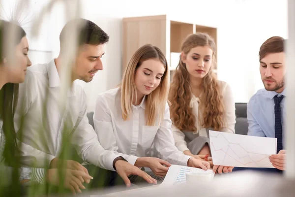 Meeting of business team working in office — Stock Photo, Image