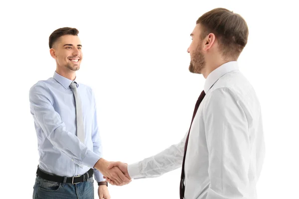 Twee jonge mannen handen schudden op witte achtergrond — Stockfoto