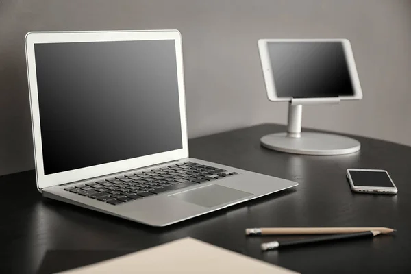 Comfortable workplace with laptop on table — Stock Photo, Image