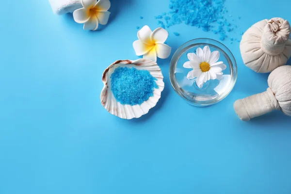 Beautiful spa composition with sea salt and flowers on color background — Stock Photo, Image