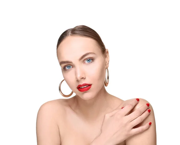 Portret van een jonge vrouw met mooie professionele make-up op witte achtergrond — Stockfoto