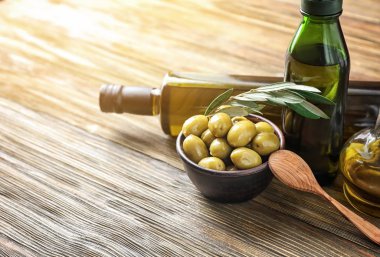 Züccaciye Mağazaları ile petrol ve zeytin ahşap tablo