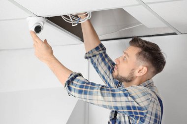 Elektrikçi yükleme güvenlik kamerası