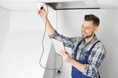 Elektrikçi teftiş yapan gizli kamera