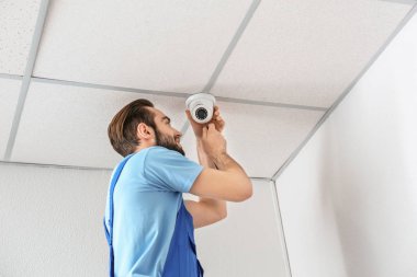 Elektrikçi yükleme güvenlik kamerası