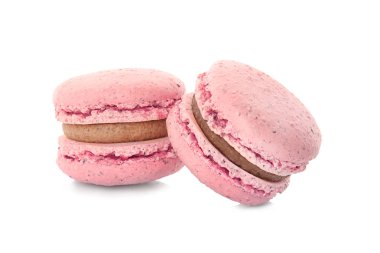 Beyaz zemin üzerine lezzetli macarons