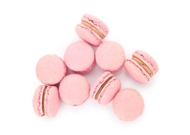 Beyaz zemin üzerine lezzetli macarons
