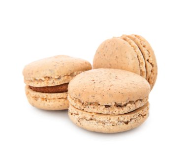 Beyaz zemin üzerine lezzetli macarons