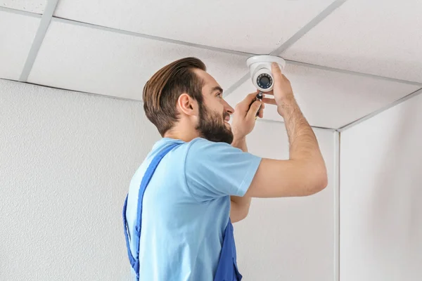Electrician installing surveillance camera — Stock Photo, Image