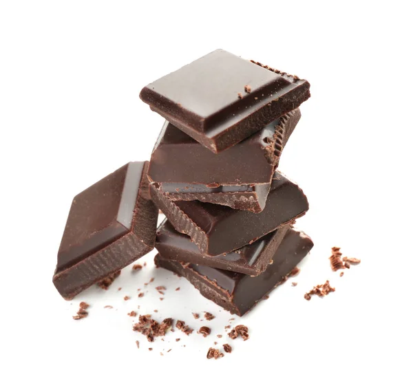 Pedaços de chocolate escuro no fundo branco — Fotografia de Stock