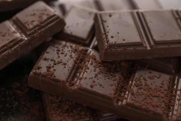 Tasty milk chocolate and cocoa powder, closeup — Stock Photo, Image