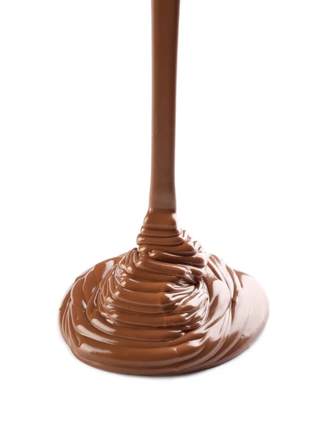 Наливание вкусного расплавленного шоколада на белом фоне — стоковое фото