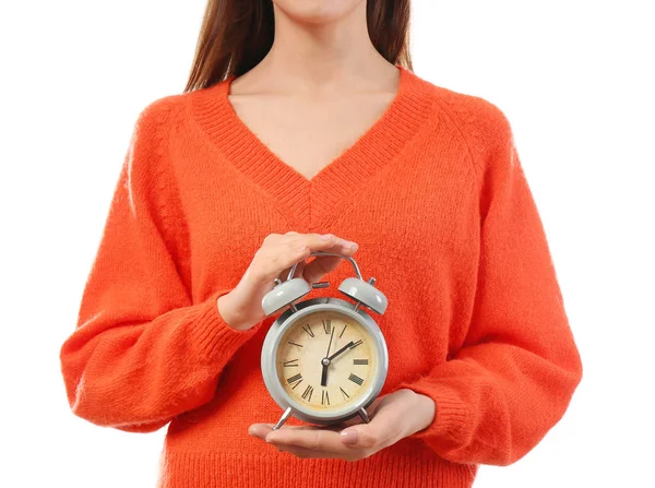 Donna con orologio su sfondo bianco. Concetto di gestione temporale — Foto Stock