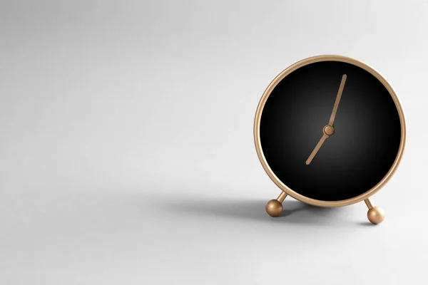 밝은 배경에 알람 시계입니다. 시간 관리 개념 — 스톡 사진