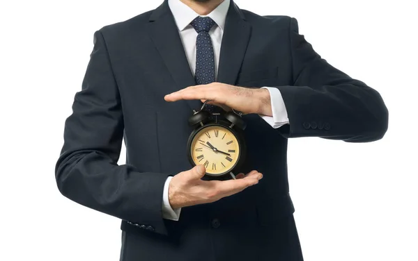 Hombre sosteniendo el reloj sobre fondo blanco. Concepto de gestión del tiempo —  Fotos de Stock