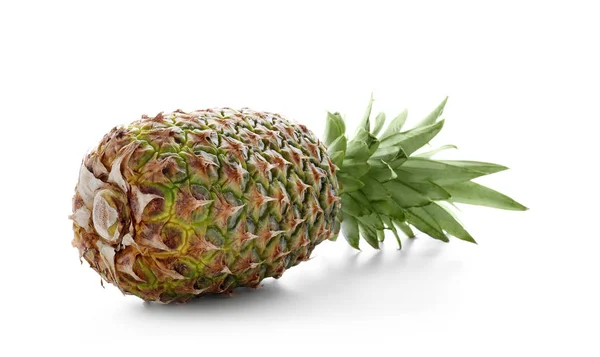 Välsmakande ananas på vit bakgrund — Stockfoto