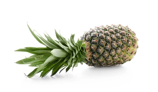 Välsmakande ananas på vit bakgrund — Stockfoto