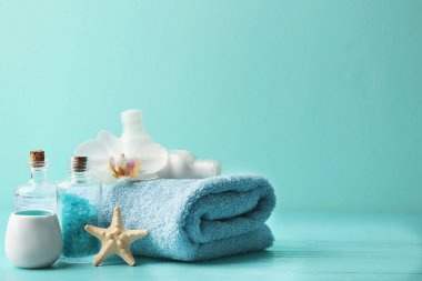 Tablo renkli arka plan üzerinde güzel spa kompozisyon