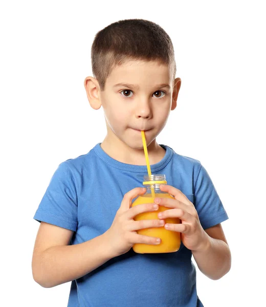 Menino bonito com suco de citrinos no fundo branco — Fotografia de Stock