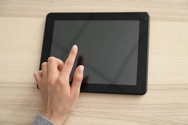 Young woman using tablet computer for online food delivery — Stock Photo, Image