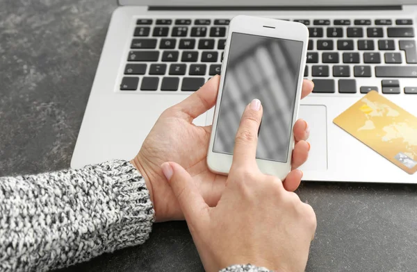 Young woman using phone at workplace — Stock Photo, Image