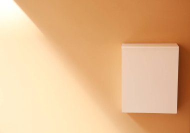 Binanın duvarında beyaz posta kutusu