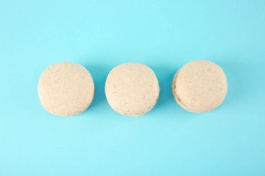 Lezzetli macarons renk arka plan üzerinde