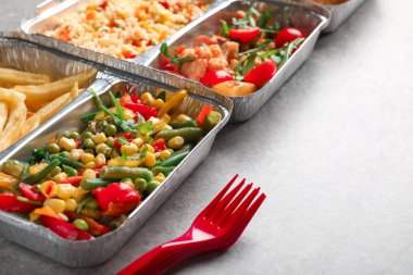 Teslimat saklama kapları ile farklı yemek masa lambası