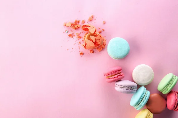 컬러 배경, 평면도에 맛 있는 macarons — 스톡 사진