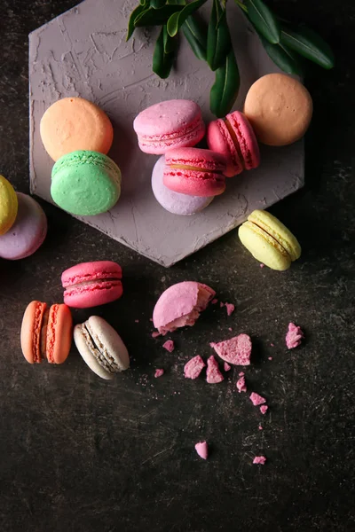 Colorful macarons on dark background, top view — Stock Photo, Image