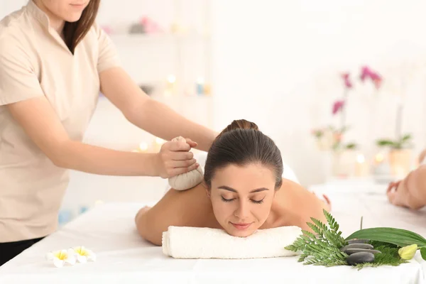 Beautiful young woman having massage in spa salon — Stock Photo, Image
