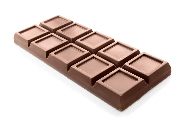 Deliciosa barra de chocolate sobre fondo blanco — Foto de Stock