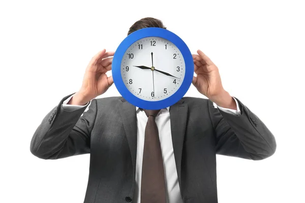 Man gömmer ansiktet bakom klockan på vit bakgrund. Time management koncept — Stockfoto