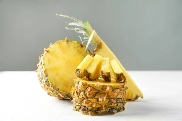 Delicious sliced pineapple on white table — Stock Photo, Image