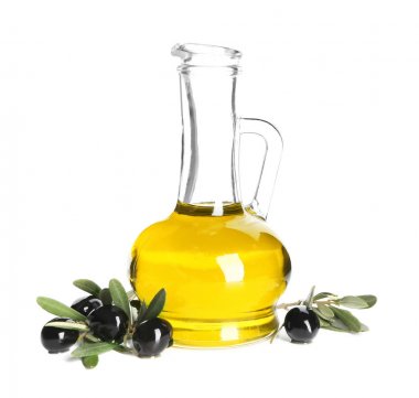 Taze zeytin yağ kabı ve beyaz arka plan üzerinde Siyah Zeytin