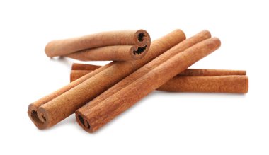 Tarçın beyaz arkaplanda yapışır