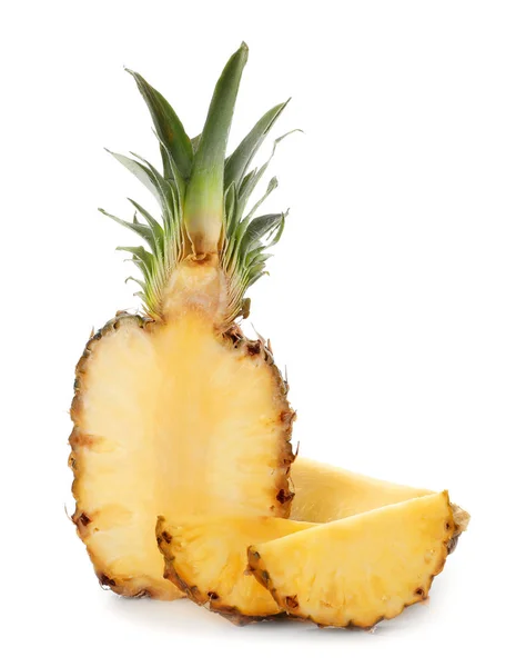 Érett friss ananász, fehér háttér — Stock Fotó