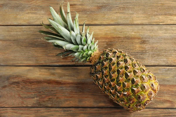 Ripe fresh pineapple on wooden background, top view — Stock Photo, Image