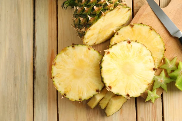 Composition with ripe fresh pineapple on wooden table — Stock Photo, Image