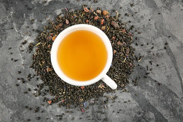 Cup of tasty green tea on table — Stock Photo, Image