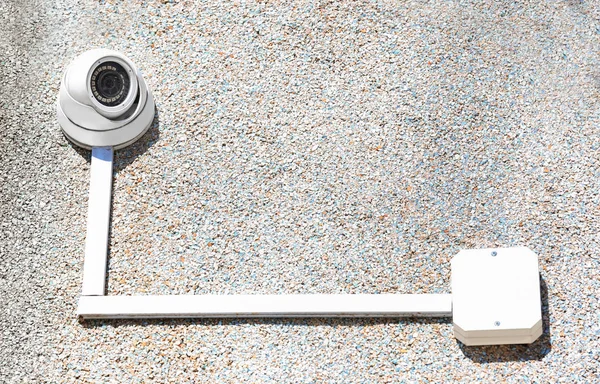 Açık havada binanın duvarına yüklü Modern Cctv kamera — Stok fotoğraf