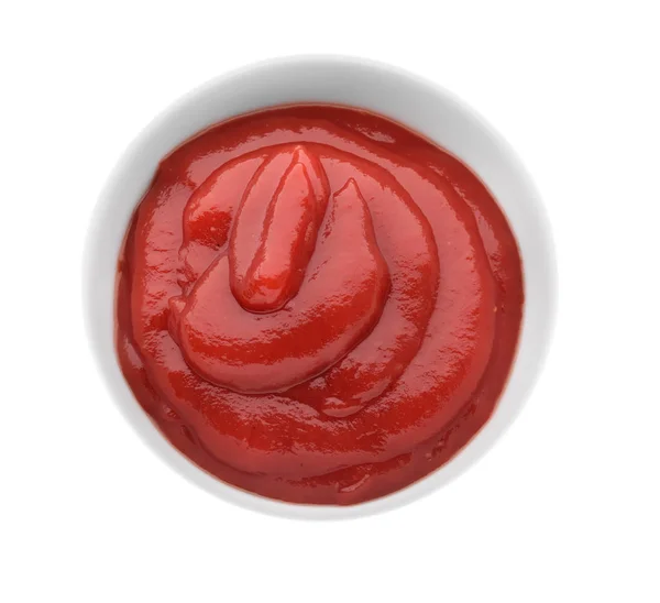 Ciotola con deliziosa salsa di pomodoro su sfondo bianco — Foto Stock