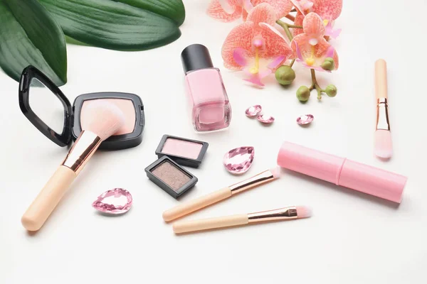 Composition with decorative cosmetics and makeup brushes on white background — Stock Photo, Image